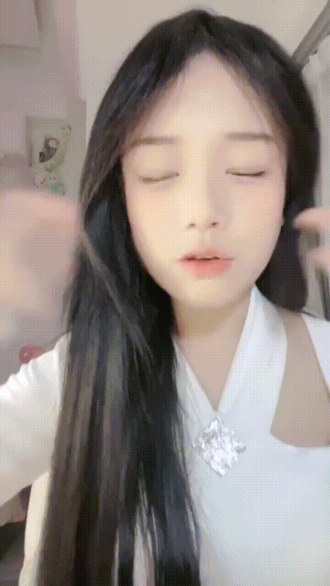 【e懒得喷】危险纯欲体 G奶女学生 全身肌肤雪白 完美身材小蛮腰大长腿粉嫩逼逼 抖胸裸.gif