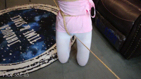 今日黄片_ FXX_FXX_SM_03_走绳这种酷刑_站着走是不是有点对酷刑二字不大尊重？_第一部.gif