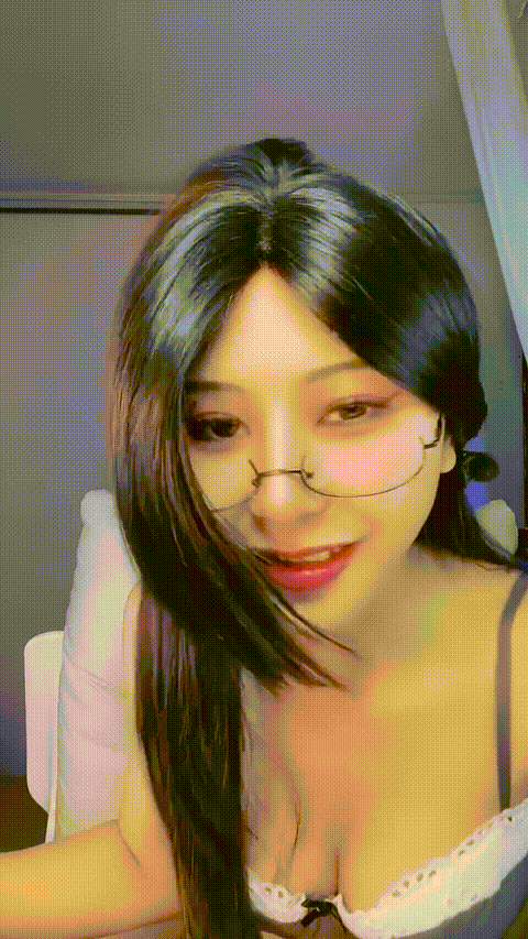 蘸点蜜桃酱_20260210_211623_p5_compressed.gif