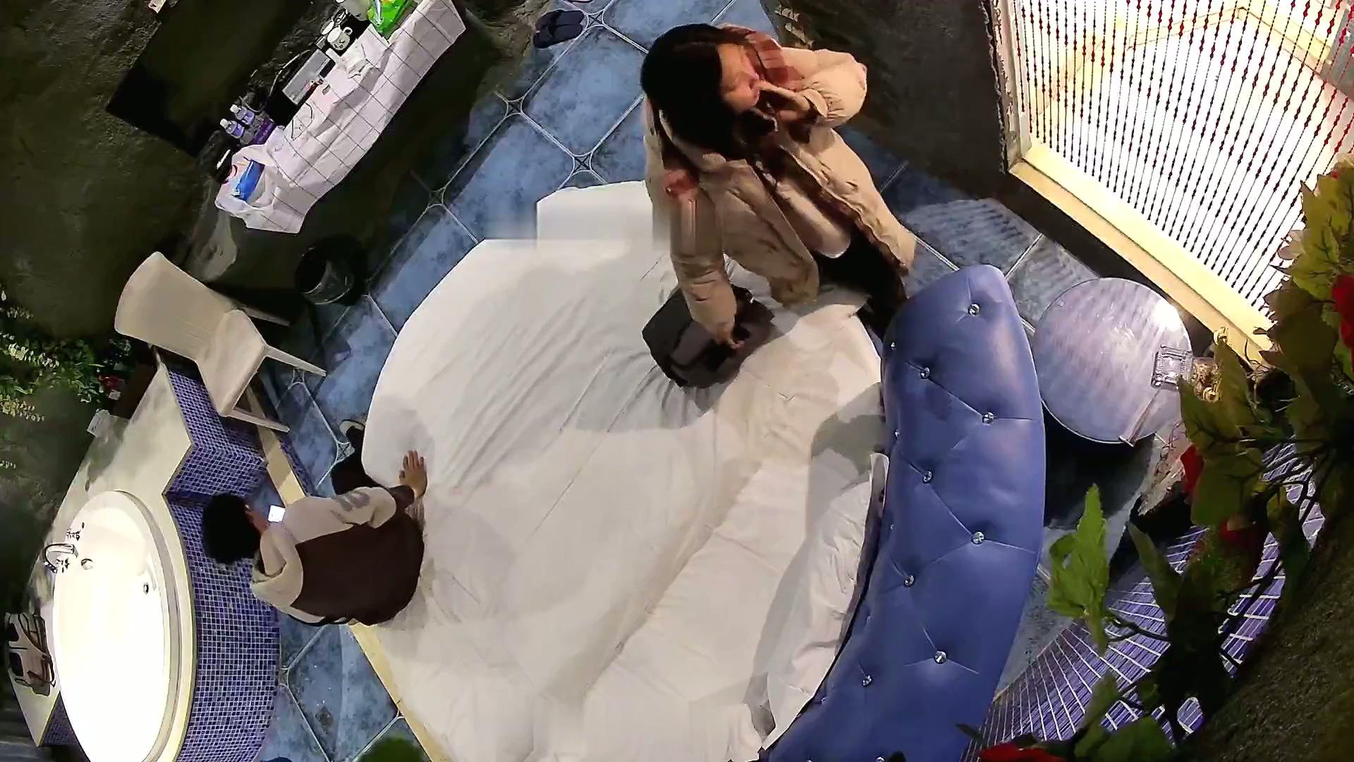 新流出安防酒店稀有高清台偷拍 大学生情侣开房小哥草玩逼仔细看逼拿出手机拍摄留档.mp.jpg