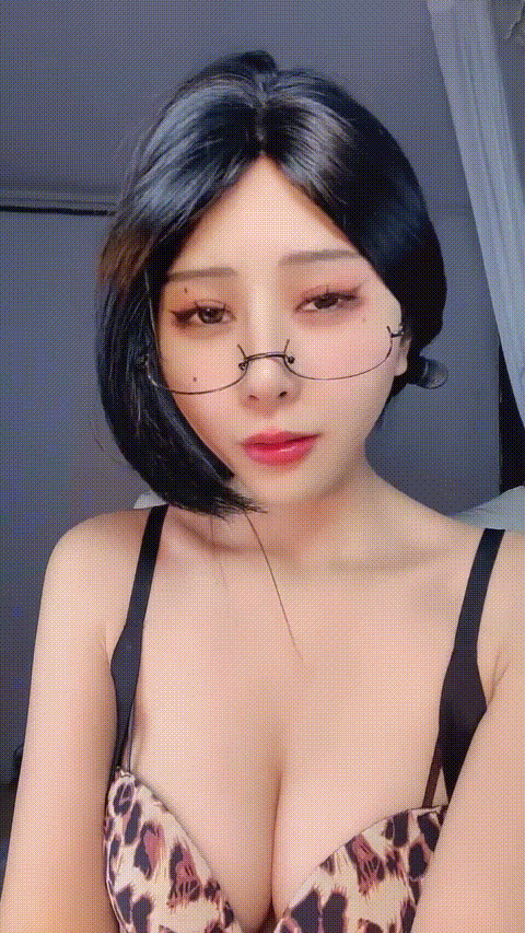 蘸点蜜桃酱_20260210_211545_p80_compressed.gif