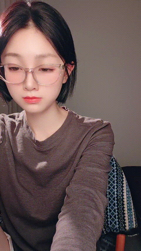 顶级反差 乖乖女【夏嫣】细皮嫩肉短发学妹 美体美足 大屁股 全身雪白细嫩肌肤 跳弹自.gif