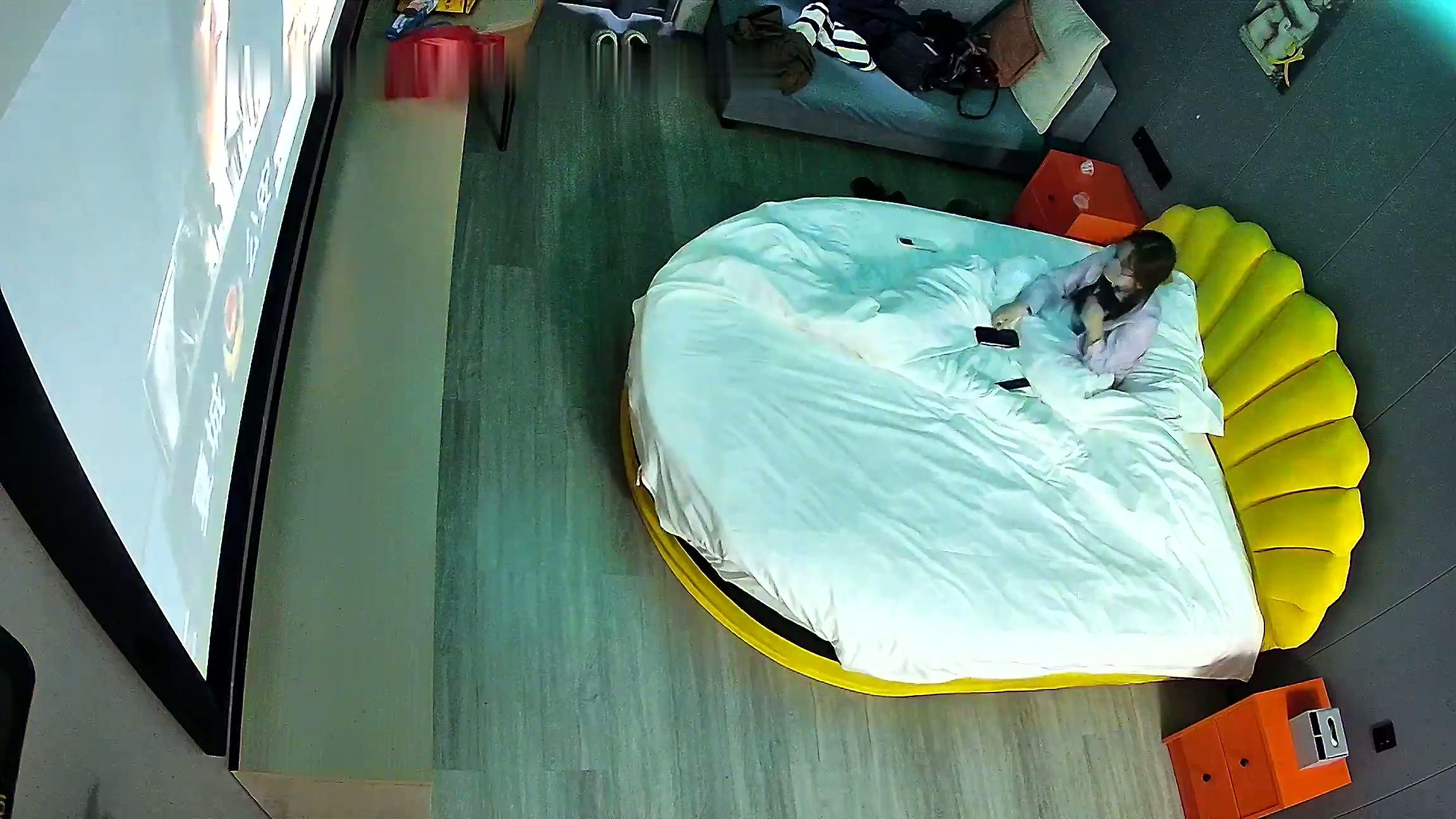 新流出酒店高清台偷拍❤️淫荡大学生 JK短裙眼镜反差女和性欲旺盛男友.mp4_20251107_1.jpg