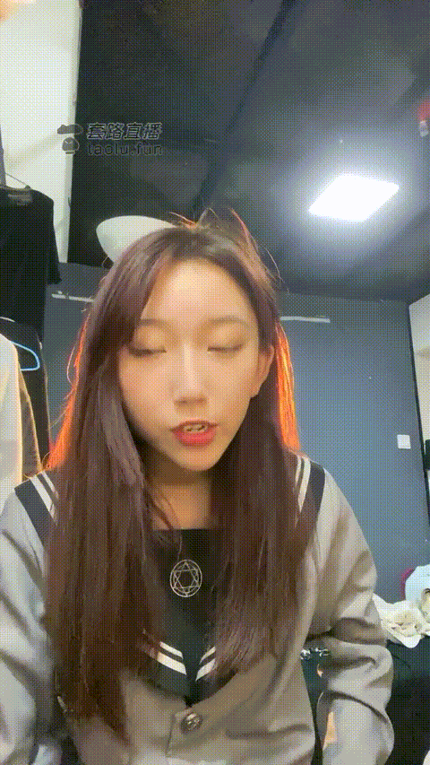 西怡S - 第一视角丝JK皮鞋骂前半小时_p60_compressed.gif