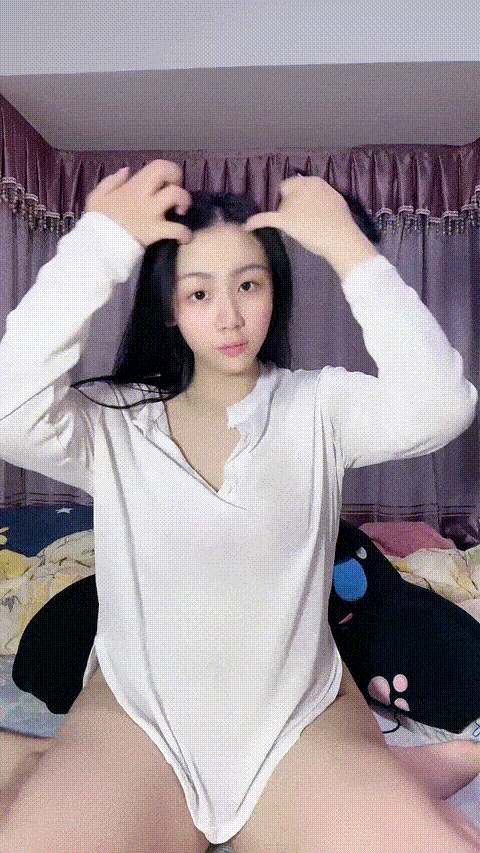 @G奶学妹【爱吃小布丁】美乳大长腿 巨乳丰臀肥鲍又粉又嫩 怼屏掰逼自慰 爽死 眼镜妹就.gif