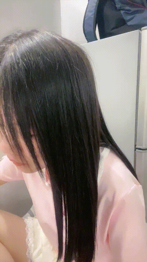 新人巨乳学妹被干【脆弱忧郁】奶子圆滚滚 无套啪啪干爽 全身粉嫩白皙 蝴蝶逼真诱人 (1.gif