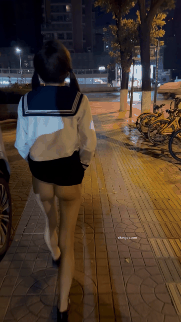 嫩妹涵涵 小泪深夜街头露出2部 情趣制服4K版 (2)_start371s_1s.gif