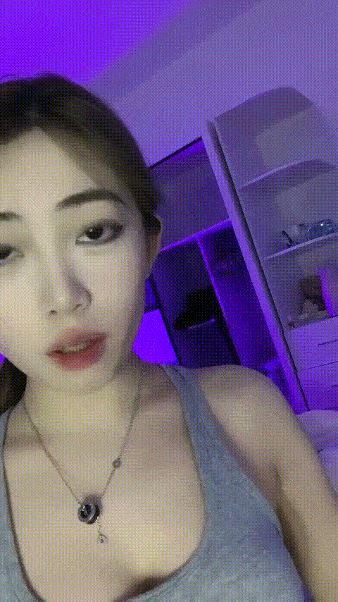 多彩美蛇蛇闺蜜-甜心妮可(萄)直播生涯秀剪辑合集_p5 (2).gif