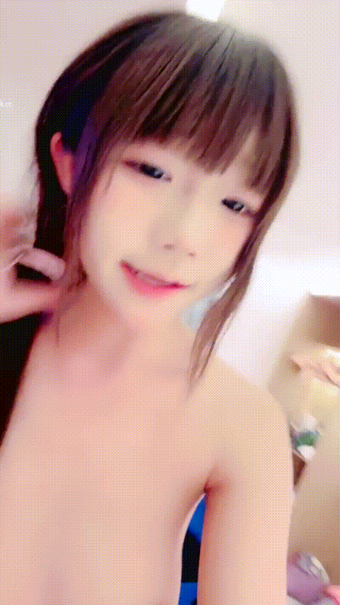 【妹宝】俏皮卡哇伊 粉嫩美乳雪白肌肤 逼抽香烟 捆绑调教 抠挖蹂躏 道具自慰 喷水 无套.gif