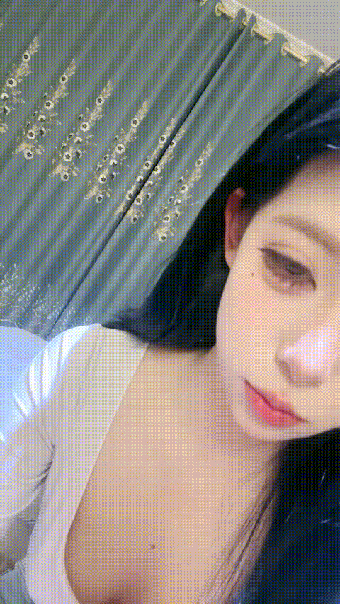 爆乳舞蹈校花【肉肉想吃肉】白皙美腿 极品美乳 圆润大屁股 放飞自我 尺度突破 特写跳.gif