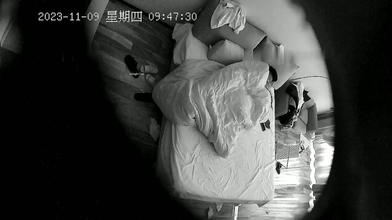 酒店偷拍 健壮小伙和邻居嫂子晚上开房偷情一直干到天亮貌似干了三次.mp4_20251113_130.jpg