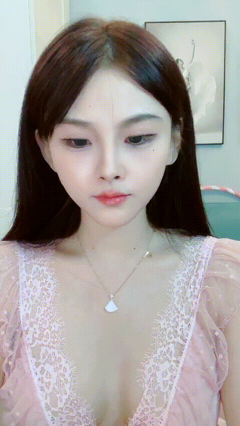 重磅綠播女神下海，顔值高的不像真人啊 還有巨乳_p5.gif