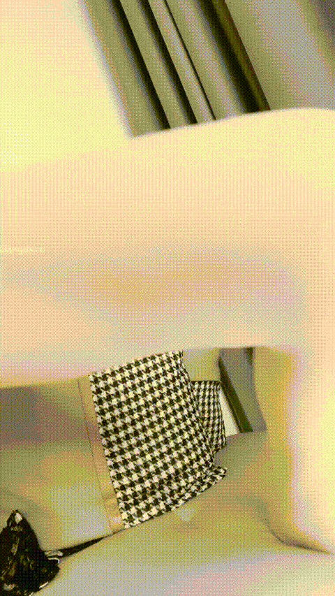 【溢美】极品御姐，美乳高挑骚御姐天天道具喷水_2568_p5 (2).gif