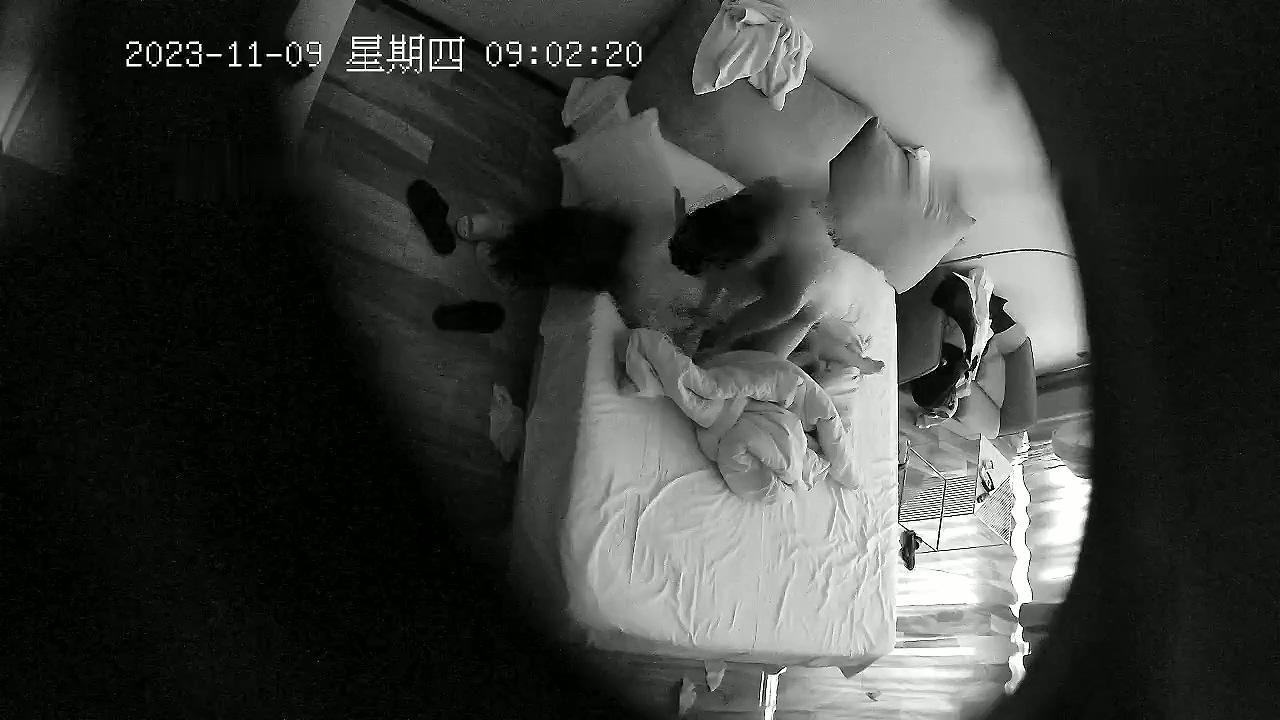 酒店偷拍 健壮小伙和邻居嫂子晚上开房偷情一直干到天亮貌似干了三次.mp4_20251113_130.jpg