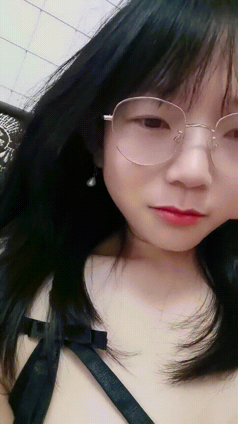 眼镜大学生 字母圈玩家【SM小师妹】过膝黑丝 奶子拔罐 大黑牛插屄里 扇脸 淫语不断 (2.gif