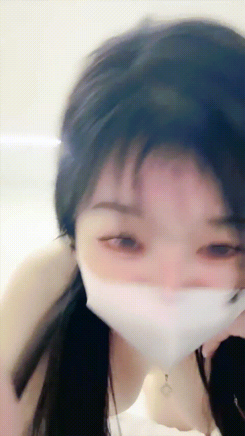 【清纯18岁女孩】美乳学妹 长腿翘臀 逼小还粉嫩 筋膜枪高速自慰 足交 无套猛干 (2)_p8.gif