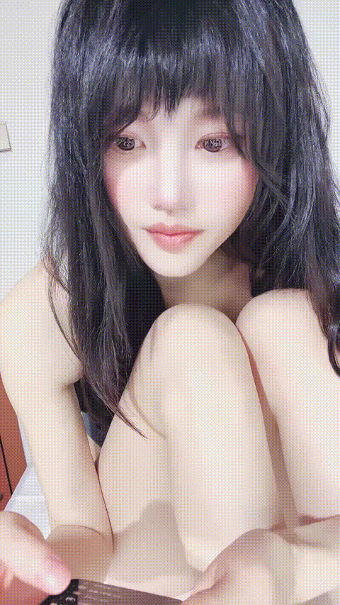 清秀学姐【少女学潮喷】零六甜苹果 白皙酥胸 逆天长腿 丝袜诱惑 跳蛋道具自慰 爽到喷.gif
