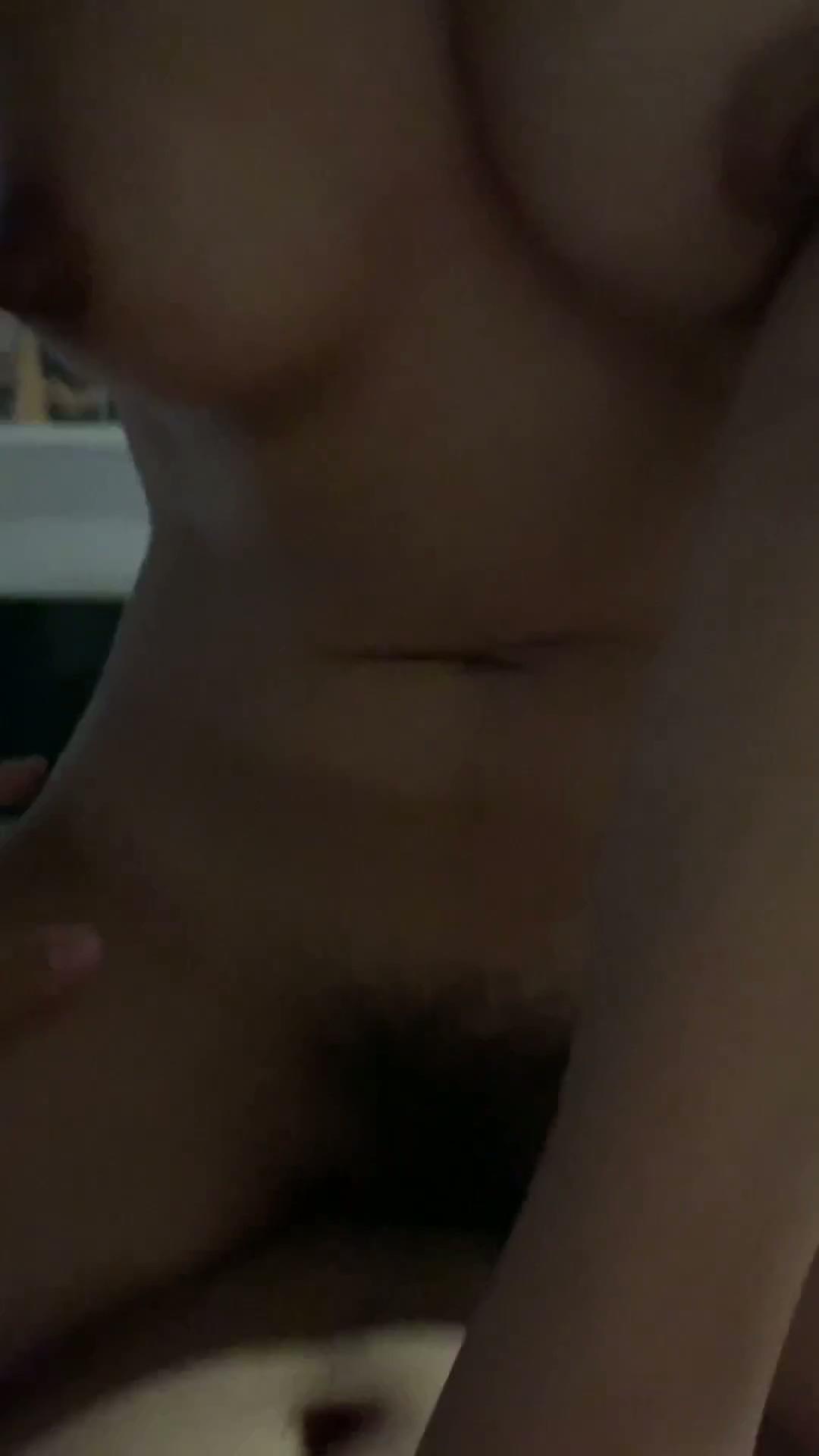 家境不错的大学生情侣 尊荣酒店顶层豪华房看着窗外夜景一边操逼000017-000810.mp4_202.jpg