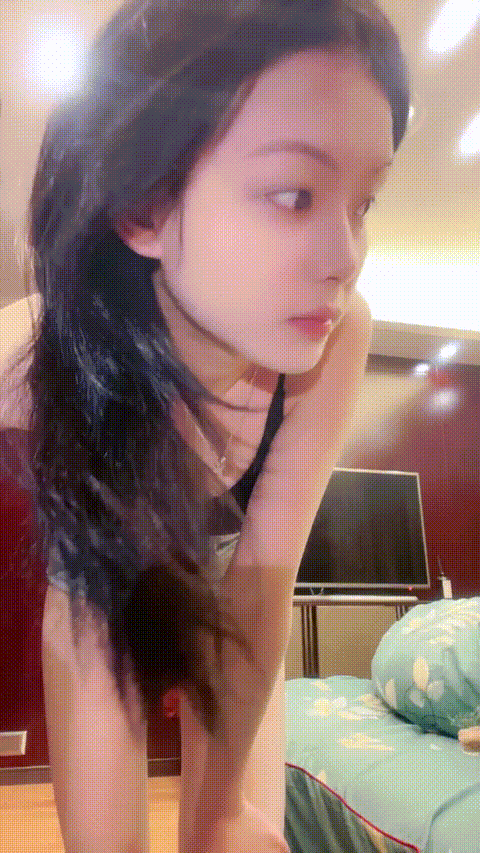 【02年表姐】高颜校花 黑丝大长腿 模特身材 美乳翘臀 道具自慰 无套啪啪 吃鸡骑乘 揉.gif