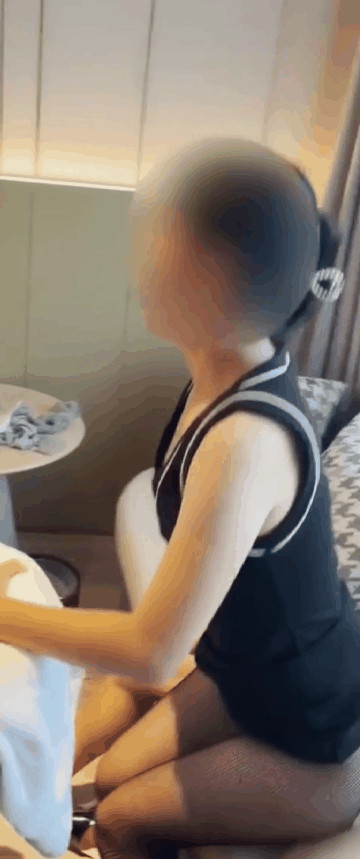 大神酒店约炮极品女同事换上情趣丝网各种姿势啪啪_start82s_1s.gif