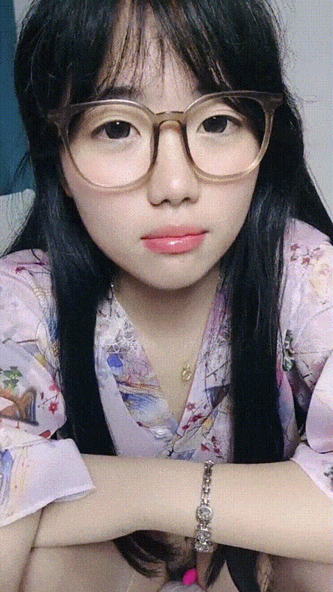 【少萝小甜甜】高颜值眼镜学生妹！脱光光发育的真不错！_231_p40 (2).gif.gif