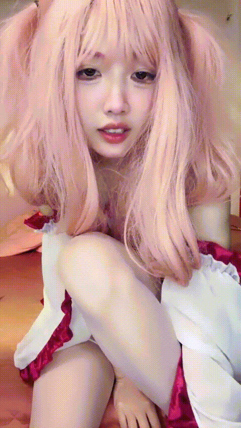 【小姑娘很烧】二次元可爱小萝莉!_道具自慰高潮不断顶!_1_p20.gif