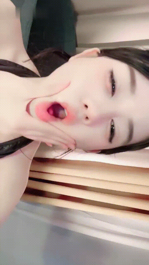 嘉嘉_18岁昆明女模_20260309_152322_p40_compressed.gif
