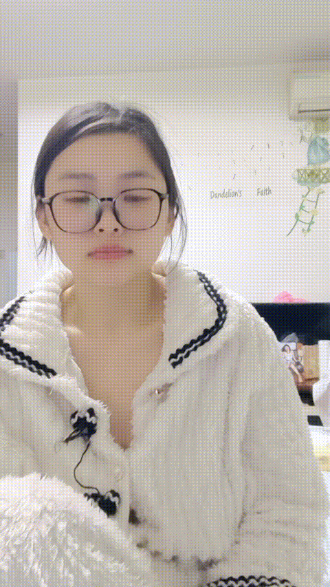 【西安水多多】眼镜学妹 巨乳肥臀 黄瓜抽插 道具自慰 (7)_p20_compressed.gif.gif
