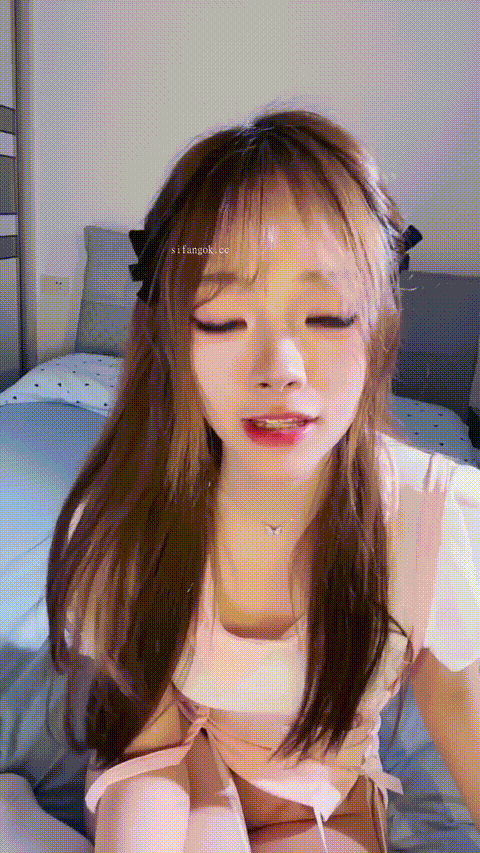 极品校花【07在校高中生】恋爱的感觉 美乳丝袜长腿 极品翘臀大屁股 掰开骚逼漏出粉嫩.gif
