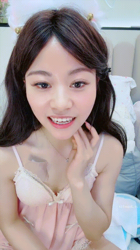 疯狂推荐 邻家校花 好漂亮【邻妹有点妖】美乳美脚长腿嫩穴 极品翘臀 大鸡巴插穴自慰 .gif