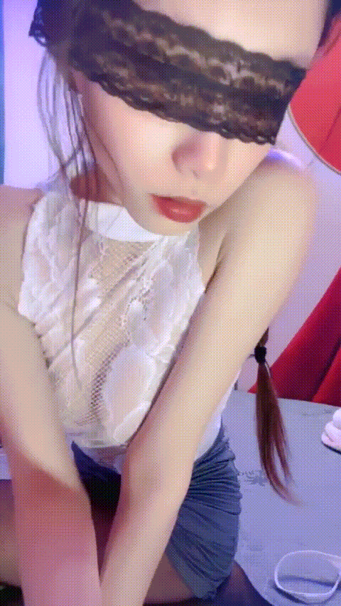 超级闷骚老师【老师很闲】美腿又长又细 美乳嫩穴 性感裸舞 一字马开穴 高潮了168_p5_c.gif