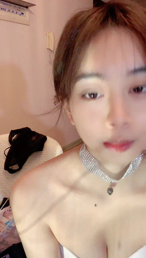 #草莓奶希_8z79s_p60_compressed.gif