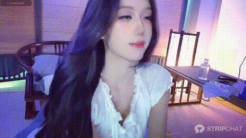 树屋灵灵lucy1811_stripchat_极品福利姬美女_ _01_19_直播视频福利_2_p20.gif