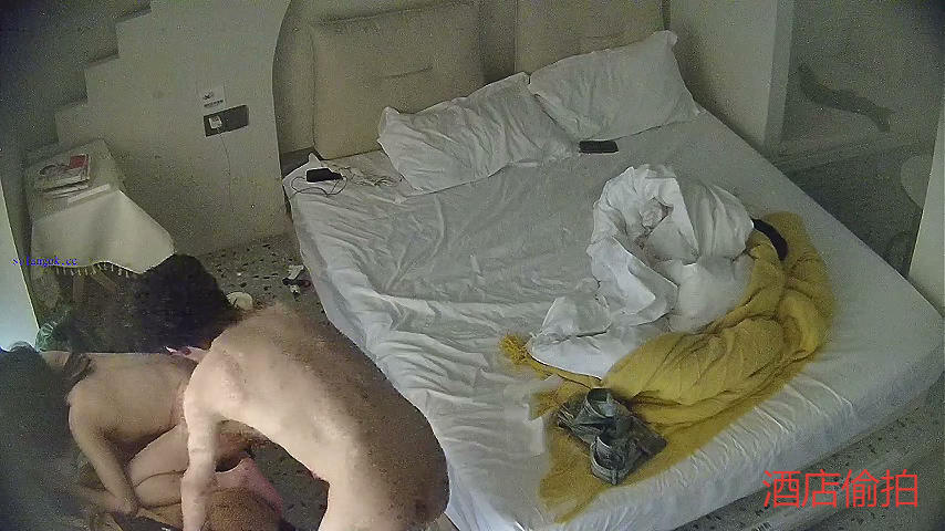 酒店偷拍5月❤极品女大被抱起来操完放沙发被无套操老惨了.mp4_20260525_200105.049.jp.jpg