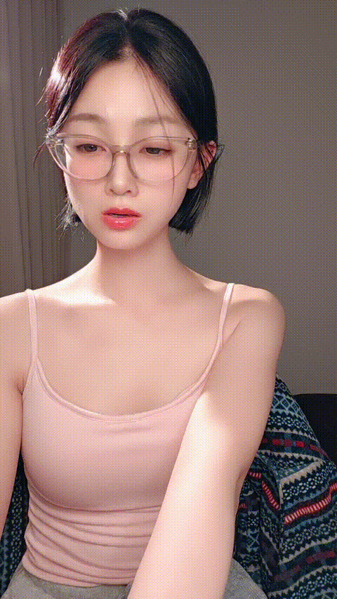 顶级反差 乖乖女【夏嫣】细皮嫩肉短发学妹 美体美足 大屁股 全身雪白细嫩肌肤 跳弹自.gif