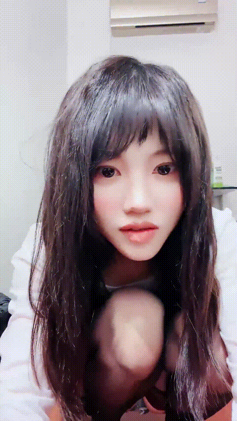 清秀学姐【少女学潮喷】零六甜苹果 白皙酥胸 逆天长腿 丝袜诱惑 跳蛋道具自慰 爽到喷.gif