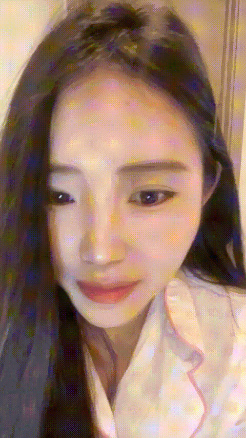 G奶女神【月亮躲在云朵】这个大蜜臀是最好看 无毛嫩逼又粉又嫩 真想舔一舔 大鸡巴自慰.gif