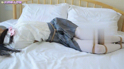 jk白丝小姐姐 捆绑逃脱挑战_p60.gif