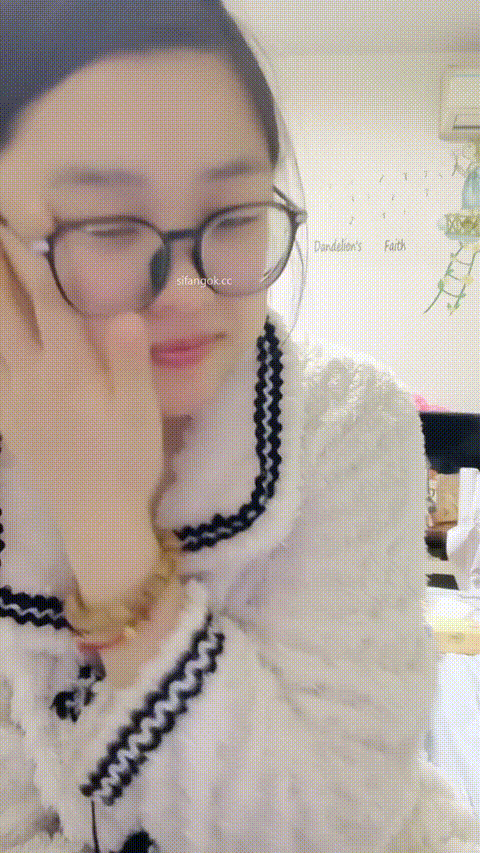 【西安水多多】眼镜学妹 巨乳肥臀 黄瓜抽插 道具自慰 (7)_p5_compressed.gif.gif