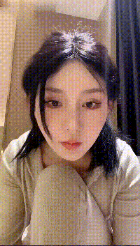 嘎嘎漂亮的东北甜美御姐！自慰 啪啪 全记录！美丽大方性格超级好的漂亮少妇型御姐，身.gif