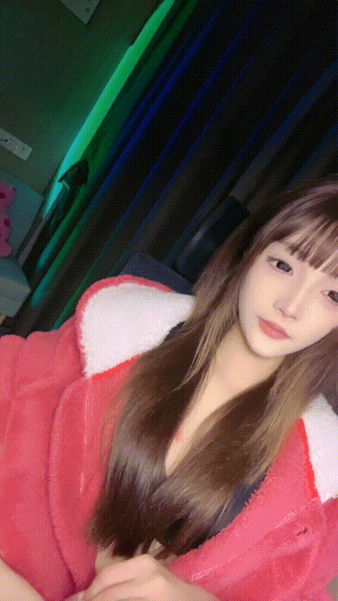 重磅尤物推荐【07阿茶吖】百年难得一见的自慰啪啪大秀 舔逼吸淫水无套啪啪喷水爽 跳蛋.gif