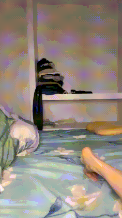 眼镜极品尤物气质女神柠美！细腰美腿好身材！穿上吊带黑丝_p20.gif