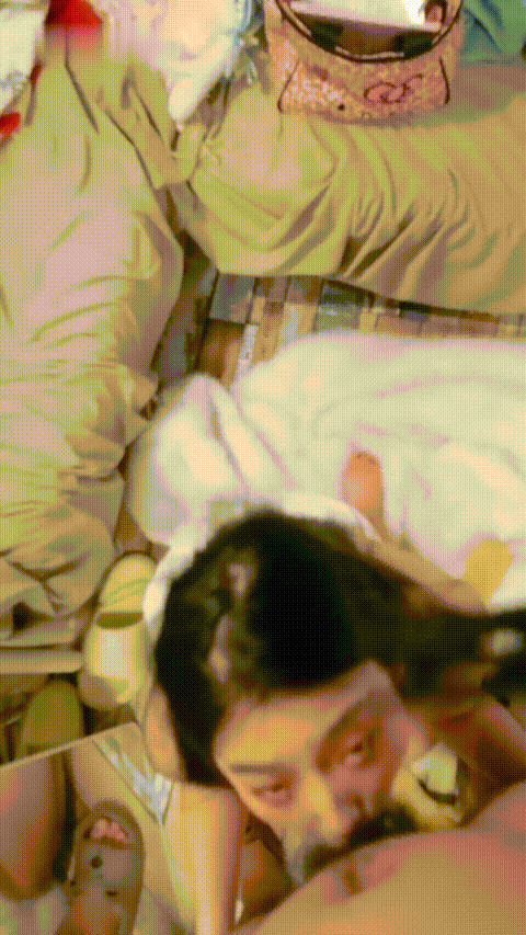 新人18岁小粉【鸭鸭是个m】顶级校花 好骚sm捆绑自慰 被男友道具狂玩屄 调教口爆吞精太.gif