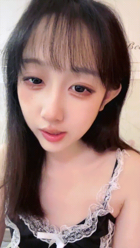 极品甜美校花【一张小宝贝】纯情性感 美乳翘臀 长腿嫩穴 颜值高 主动吃鸡啪啪 看她被.gif