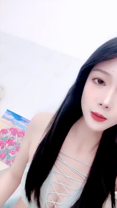 魔鬼身材【酥嫣】完美S线 雪白美乳又大又圆 极品翘臀大长腿 粉嫩嫩穴 跳弹自慰流白浆 .gif