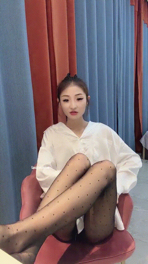 土豪大哥花高价拿下，身高175cm，【06纯欲车模】，无套啪啪，露脸，虽然胸小但是气质.gif