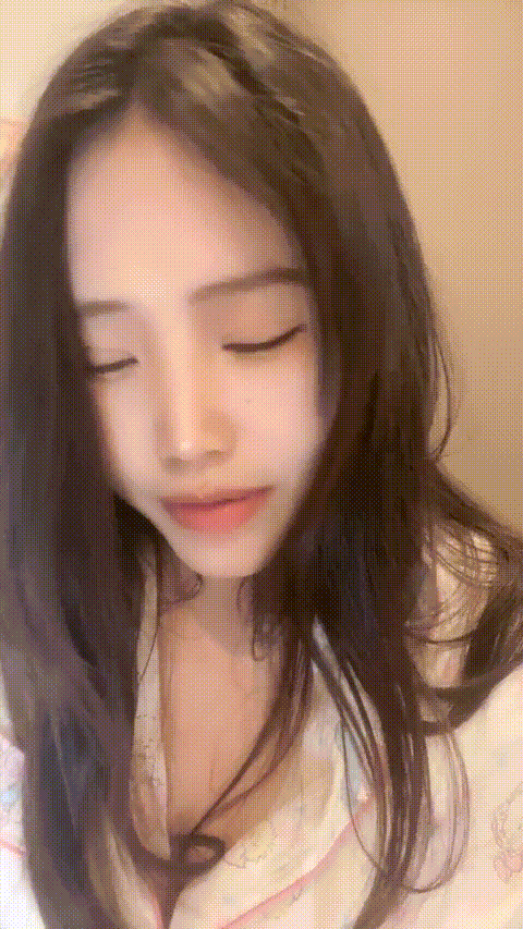 G奶女神【月亮躲在云朵】这个大蜜臀 是最好看 最舒服的 馒头美鲍自慰喷水 (6)_p40_com.gif