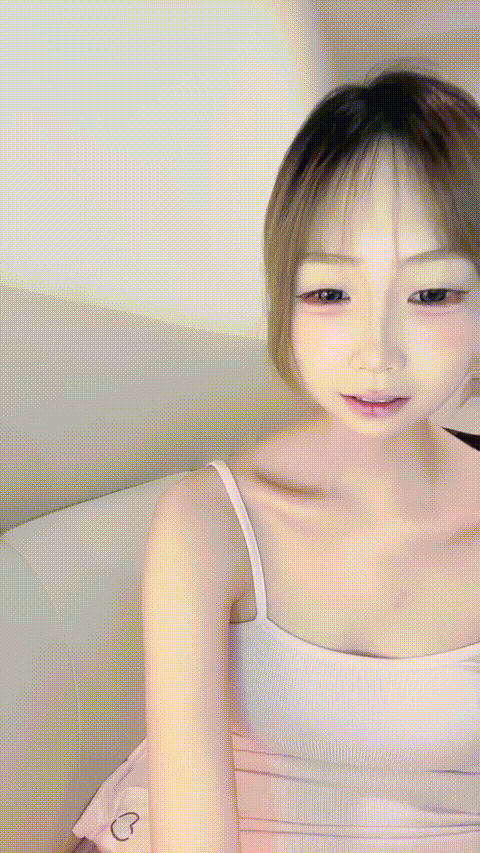 尤物学妹【生椰拿铁加冰】极品奶子粉嫩美鲍 道具自慰白浆渗出罕见无套啪啪 吃鸡后入尿.gif