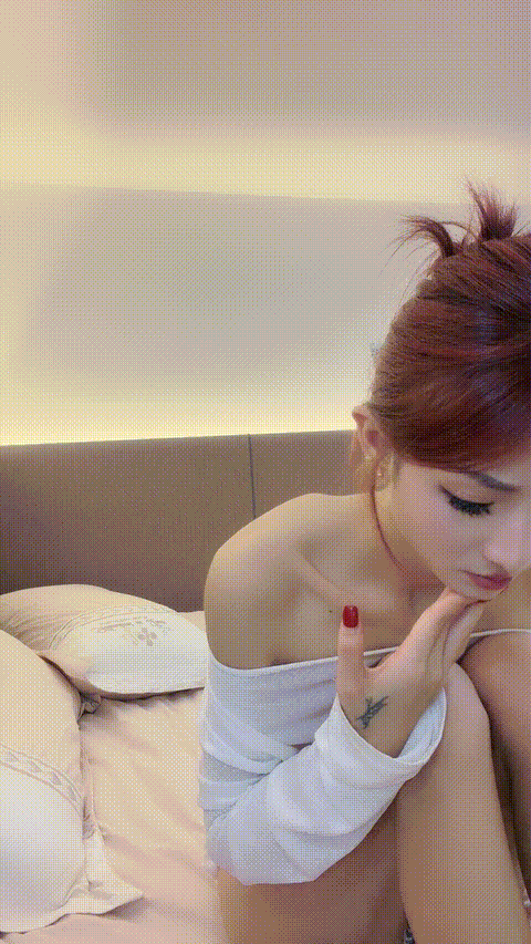 极品尤物被干【06纯欲车模】袜大长腿 模特级身材 无套啪啪 被大屌无情蹂躏内射 (3)_p8.gif