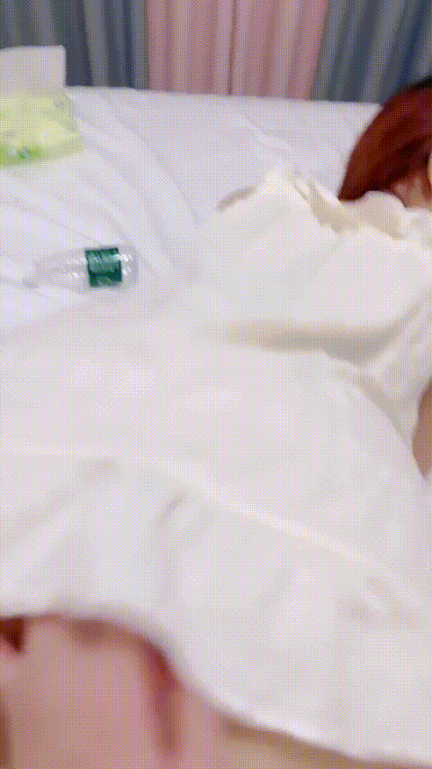 【小艺同学哦】帝王级淫乱 吃奶玩逼美逼一排排 叠罗汉 馒头B~馋人1466_p20.gif.gif